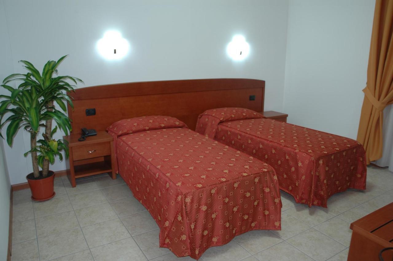 Real Asturias Hotel Acquappesa Room photo